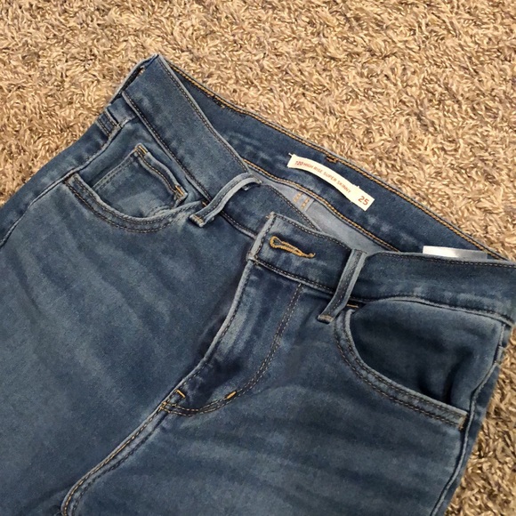 720 High Rise Super Skinny Levi Jeans - Picture 2 of 4
